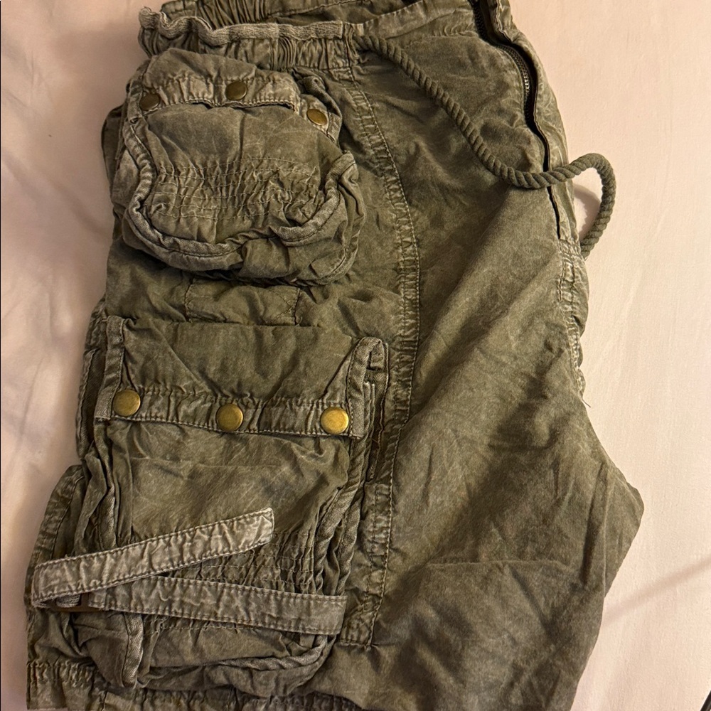 Free People Olive Cargo Shorts - Picture 4 of 4
